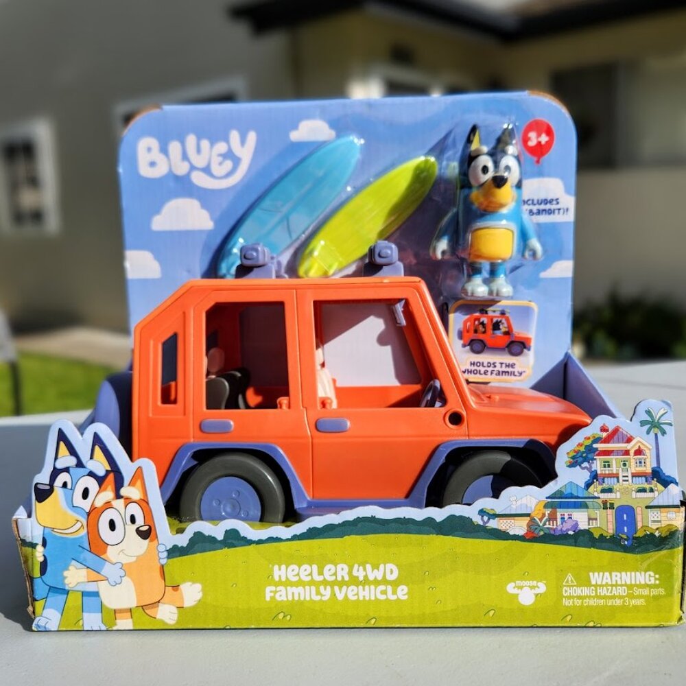 New Bluey Family Cruiser Car Vehicle Blue Dog Family Caravan Toy Set with 2 Surf